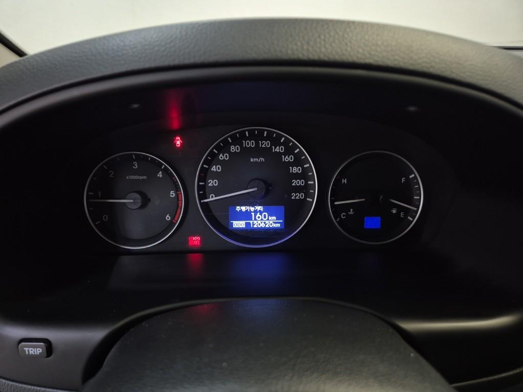 HYUNDAI The New Grand Starex 5-Seater Diesel Van
