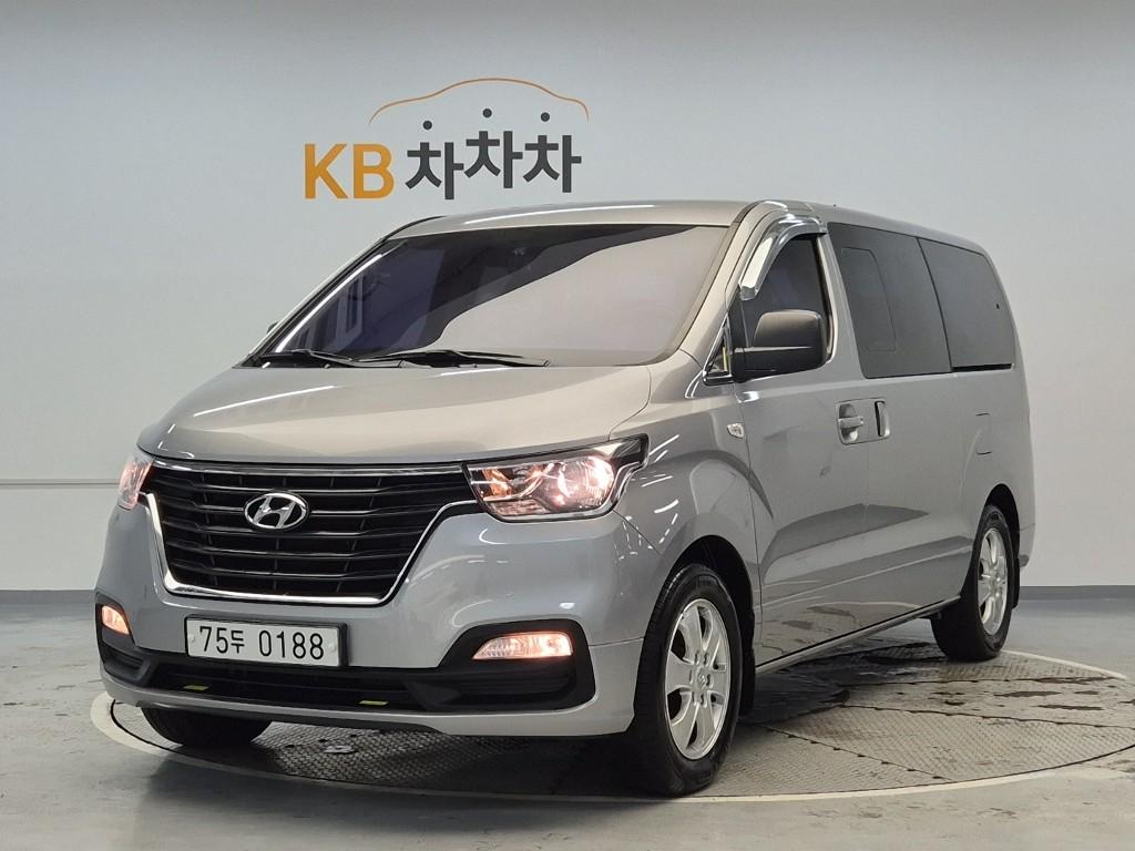 HYUNDAI The New Grand Starex 11-Seater Diesel
