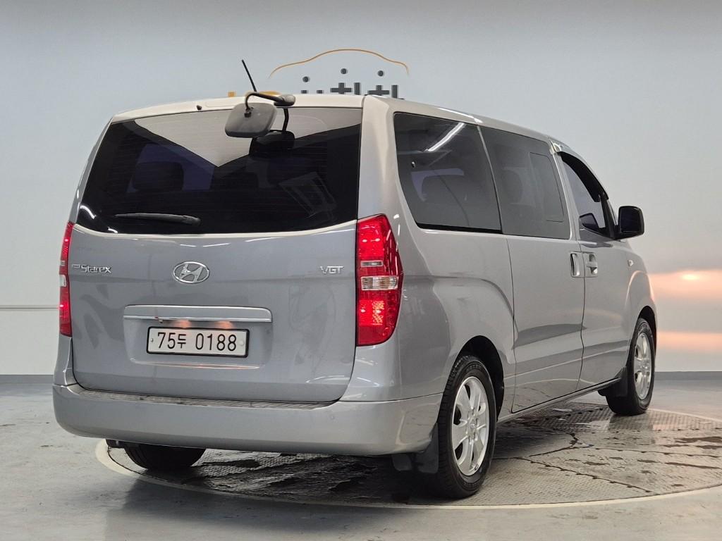 HYUNDAI The New Grand Starex 11-Seater Diesel