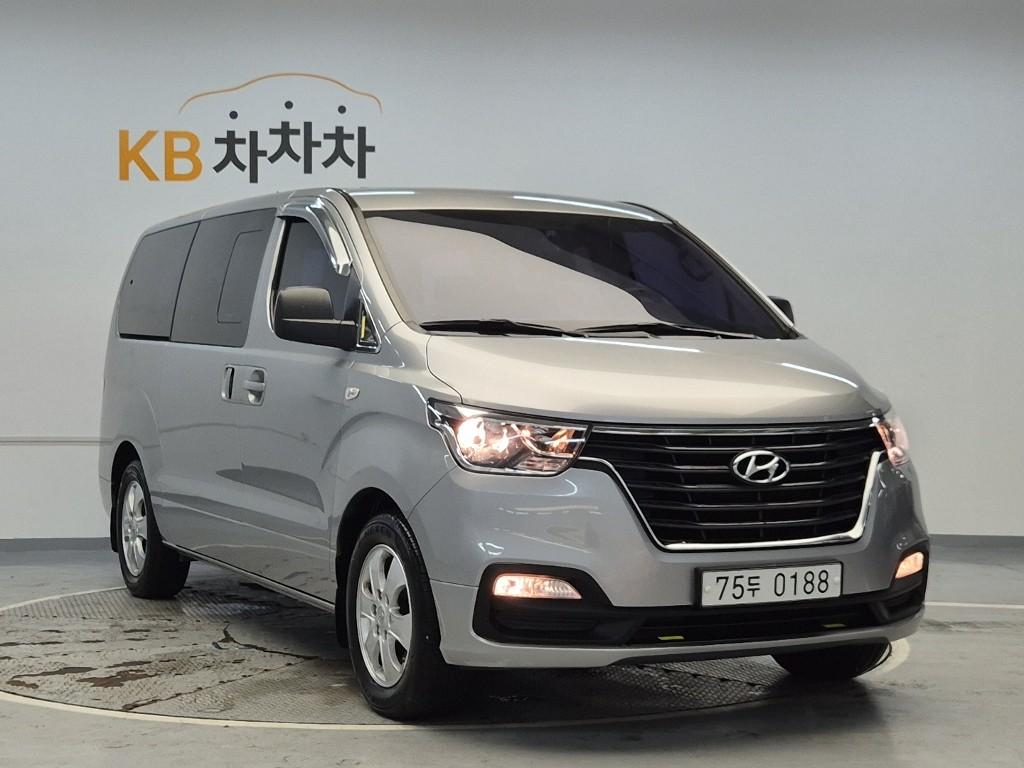 HYUNDAI The New Grand Starex 11-Seater Diesel