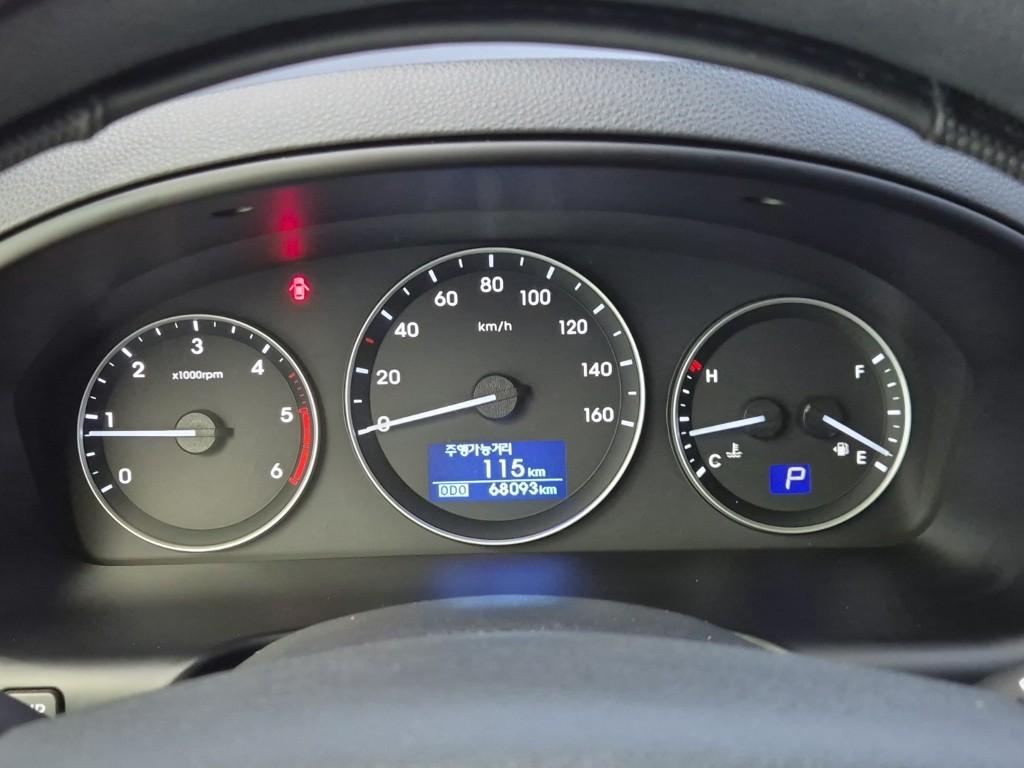 HYUNDAI The New Grand Starex 11-Seater Diesel