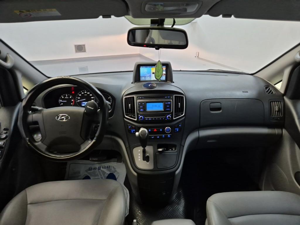 HYUNDAI The New Grand Starex 11-Seater Diesel