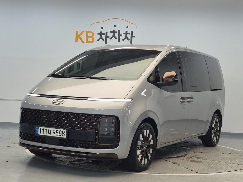 HYUNDAI Staria 3.5 LPG Lounge 9-Seater