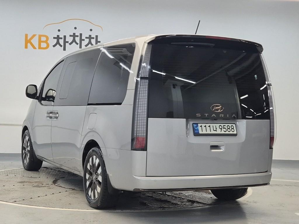 HYUNDAI Staria 3.5 LPG Lounge 9-Seater