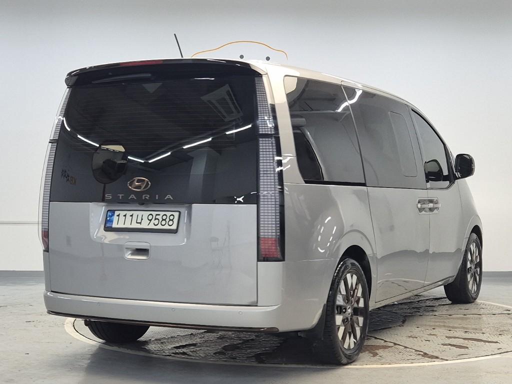 HYUNDAI Staria 3.5 LPG Lounge 9-Seater