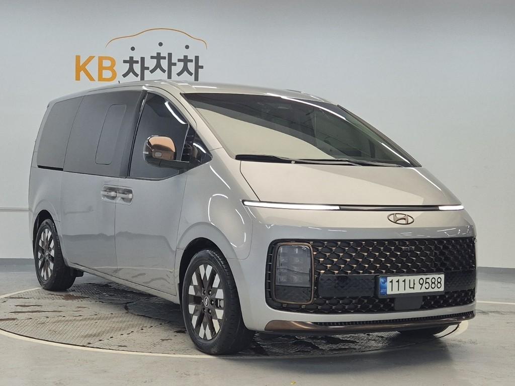 HYUNDAI Staria 3.5 LPG Lounge 9-Seater