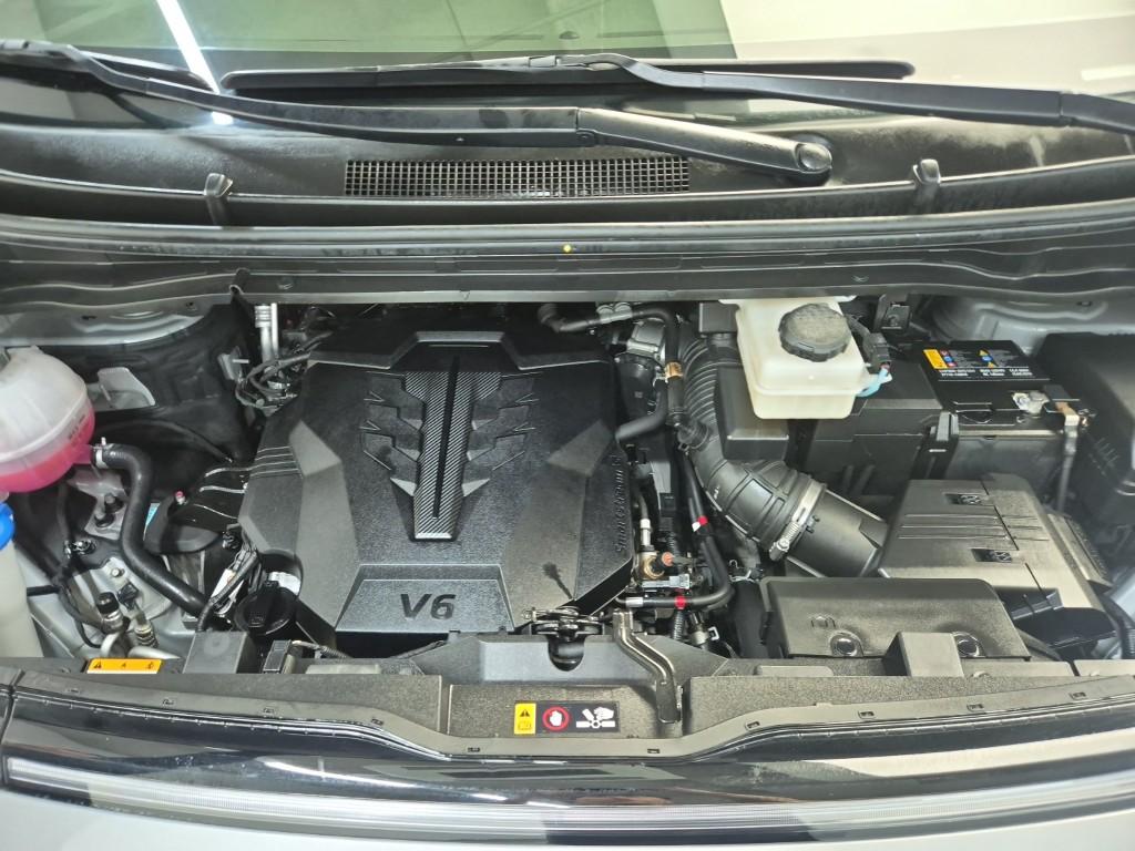 HYUNDAI Staria 3.5 LPG Lounge 9-Seater