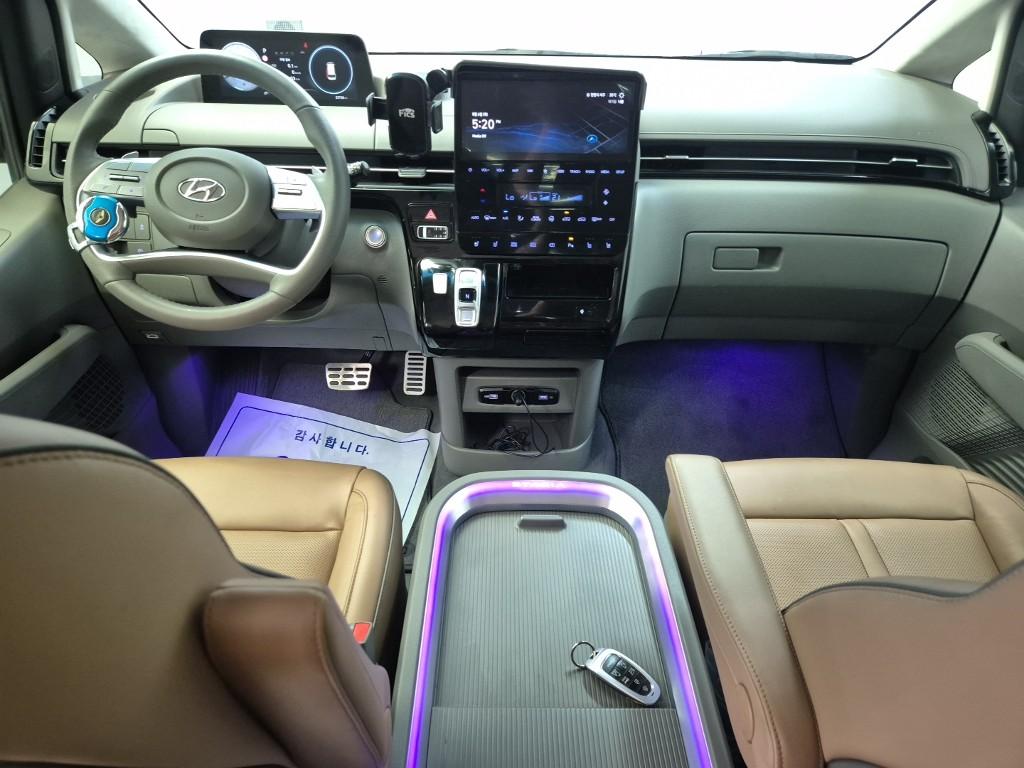 HYUNDAI Staria 3.5 LPG Lounge 9-Seater