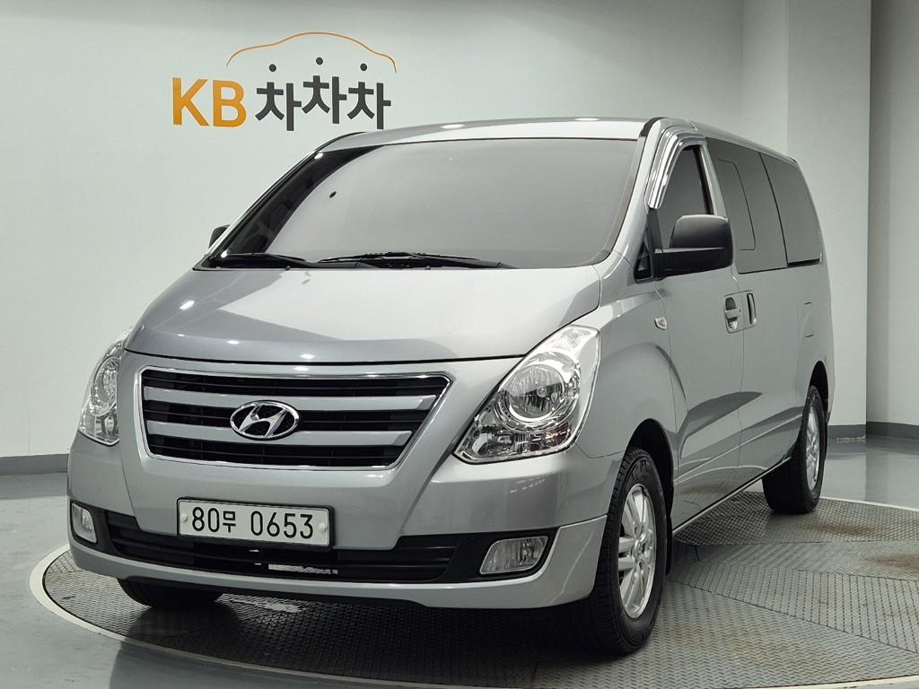 HYUNDAI Grand Starex 5-Seater LPi Van