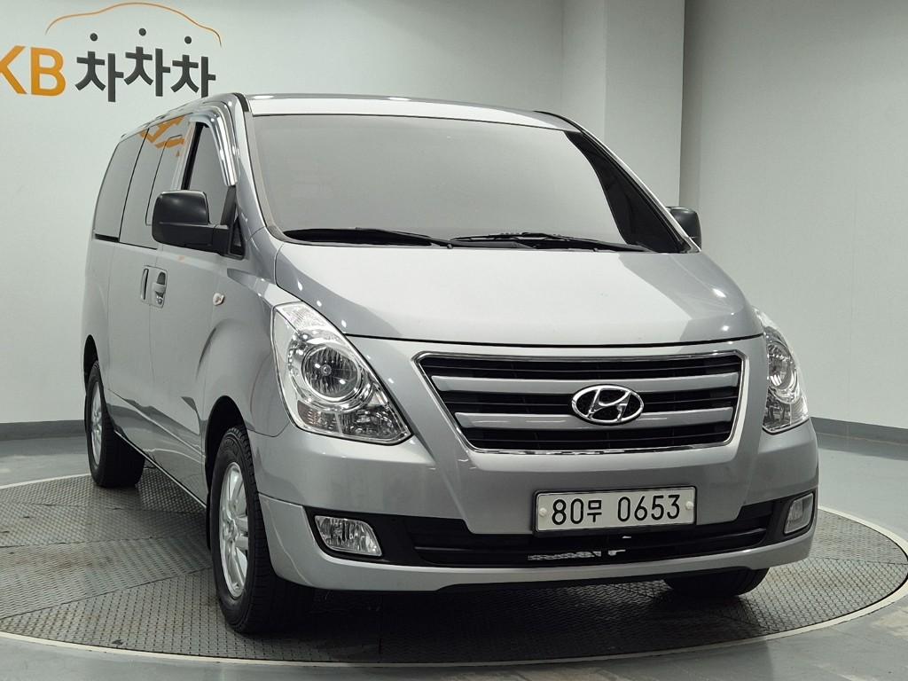 HYUNDAI Grand Starex 5-Seater LPi Van