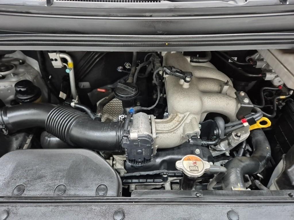 HYUNDAI Grand Starex 5-Seater LPi Van