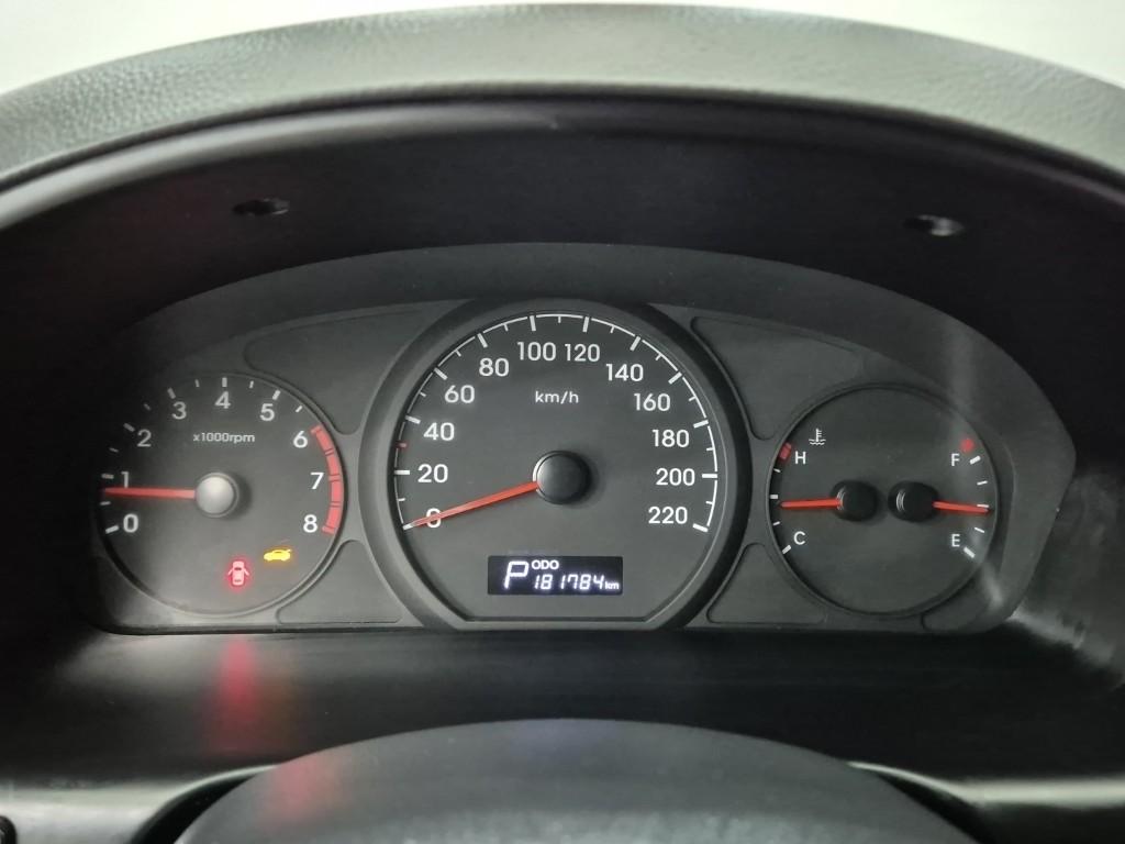 HYUNDAI Grand Starex 5-Seater LPi Van