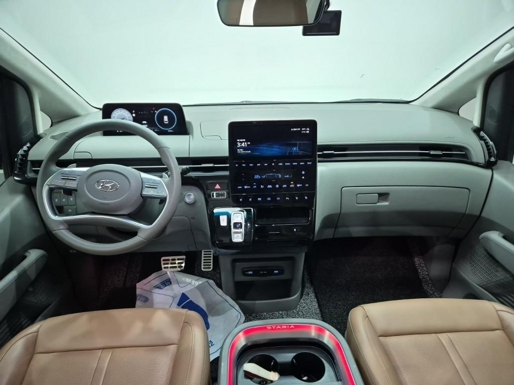 HYUNDAI Staria 2.2 Diesel Lounge 9-Seater 2W