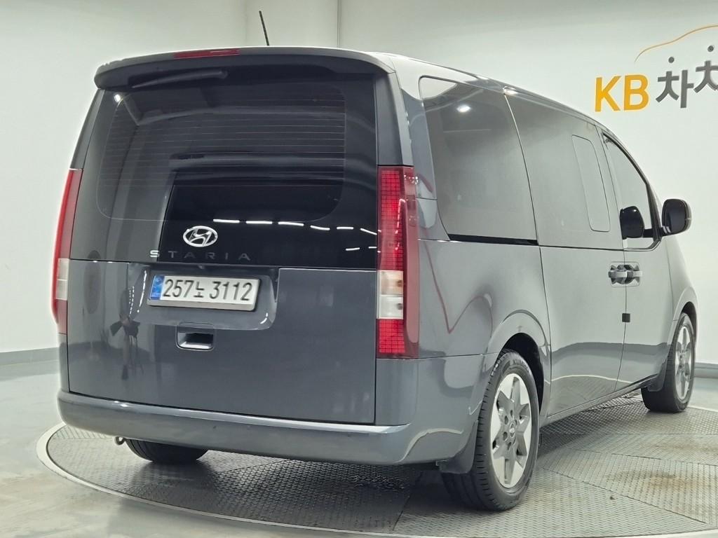 HYUNDAI Staria 2.2 Diesel Tourer 9-Seater 2W