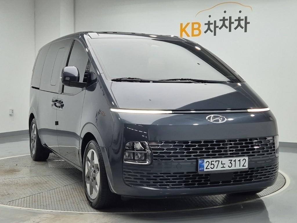 HYUNDAI Staria 2.2 Diesel Tourer 9-Seater 2W