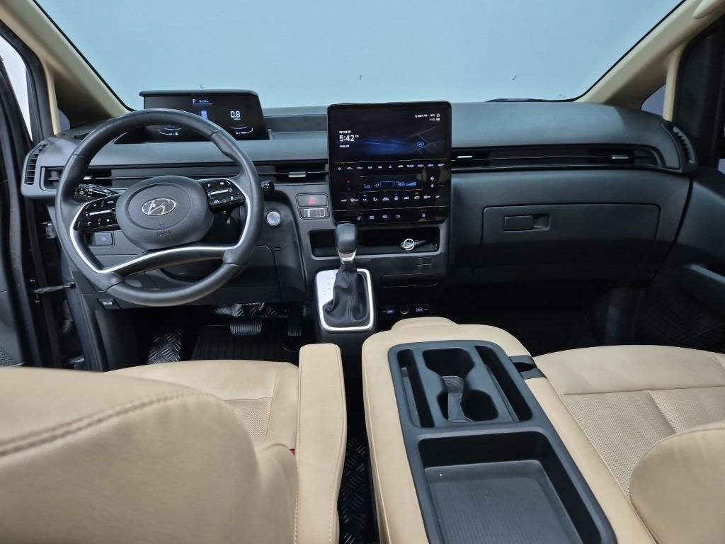 HYUNDAI Staria 2.2 Diesel Tourer 9-Seater 2W