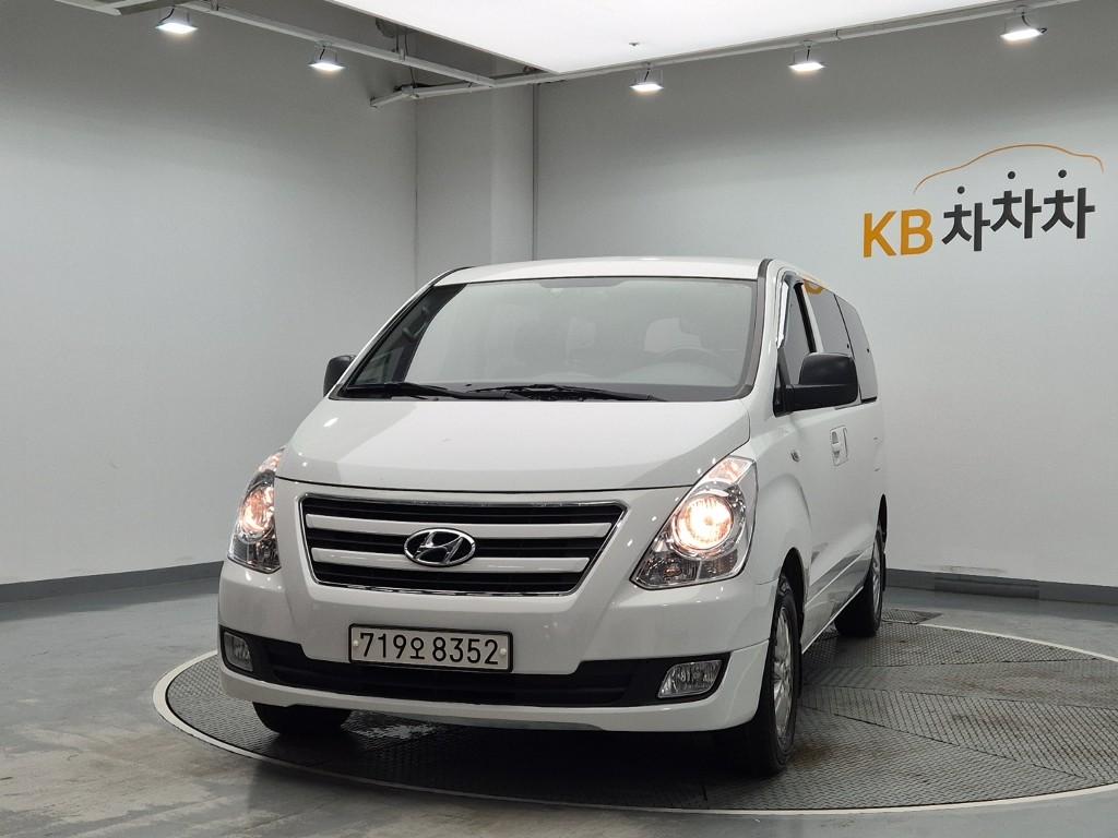 HYUNDAI Grand Starex 12-Seater Diesel