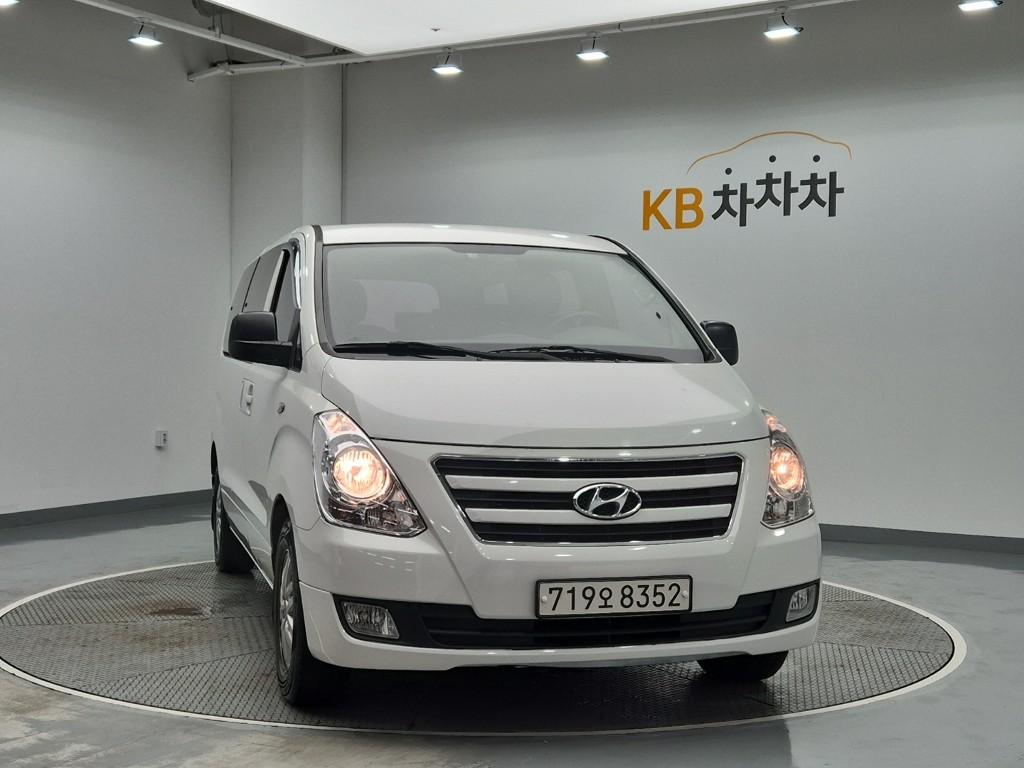 HYUNDAI Grand Starex 12-Seater Diesel