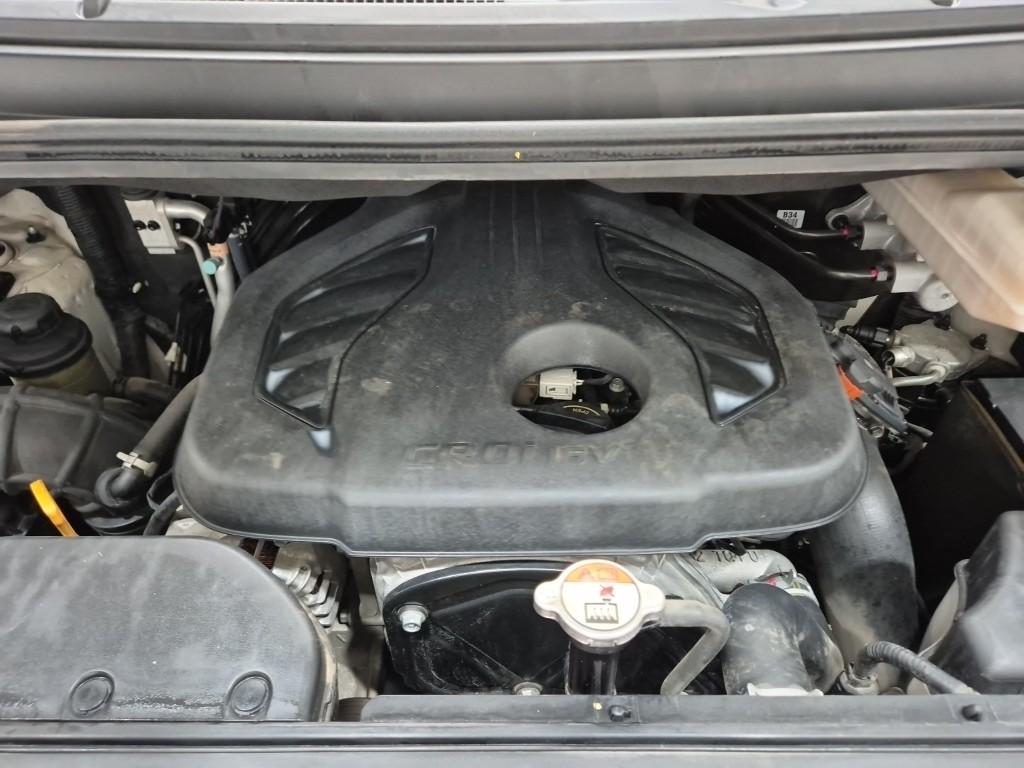 HYUNDAI Grand Starex 12-Seater Diesel