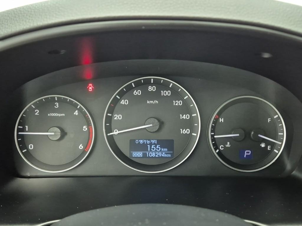 HYUNDAI Grand Starex 12-Seater Diesel