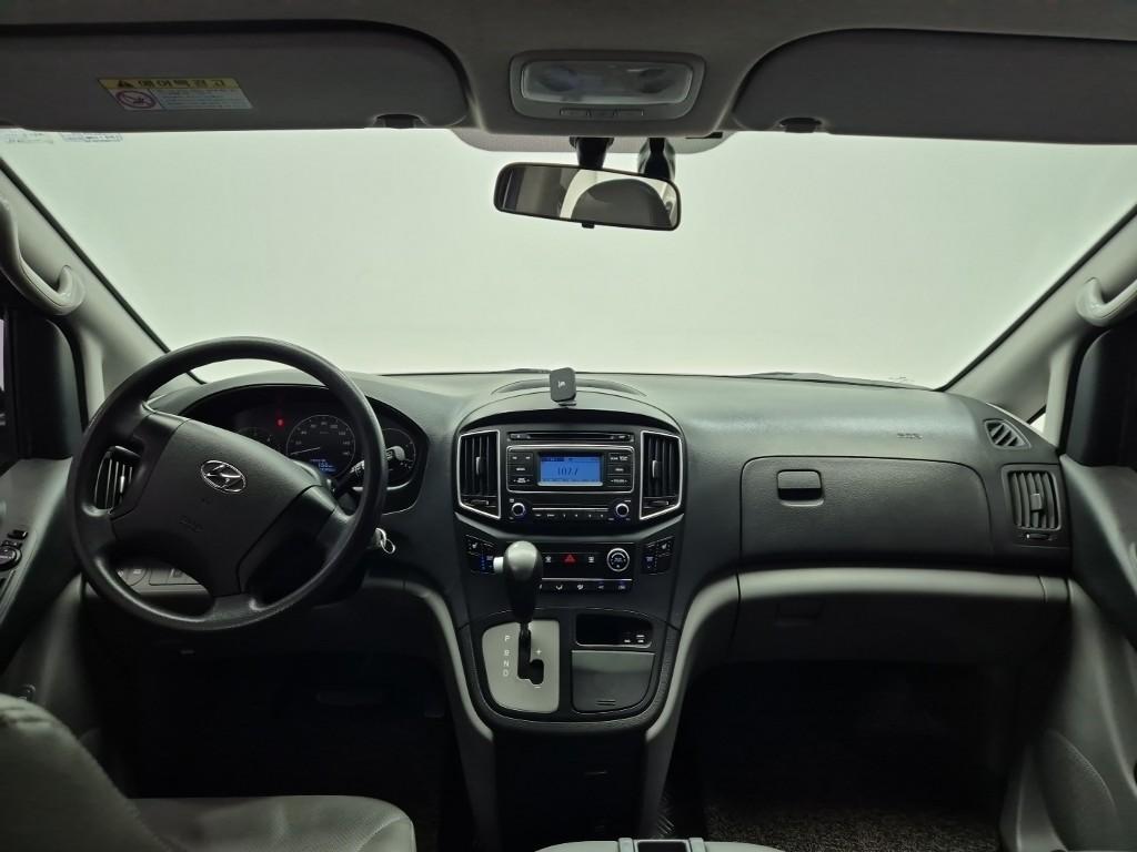 HYUNDAI Grand Starex 12-Seater Diesel
