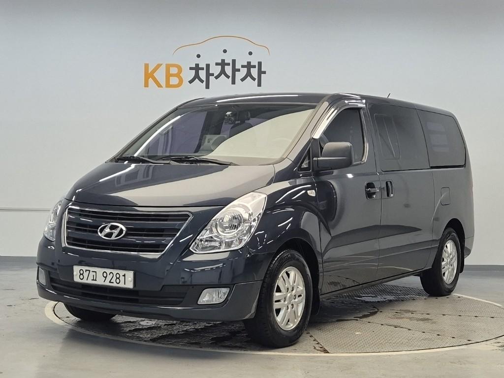 HYUNDAI Grand Starex 5-Seater Diesel Van