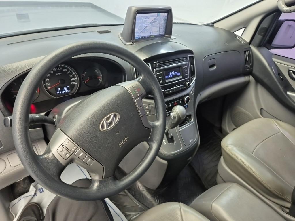 HYUNDAI Grand Starex 5-Seater Diesel Van