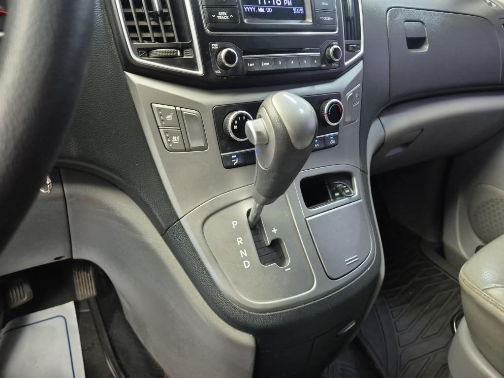 HYUNDAI Grand Starex 5-Seater Diesel Van
