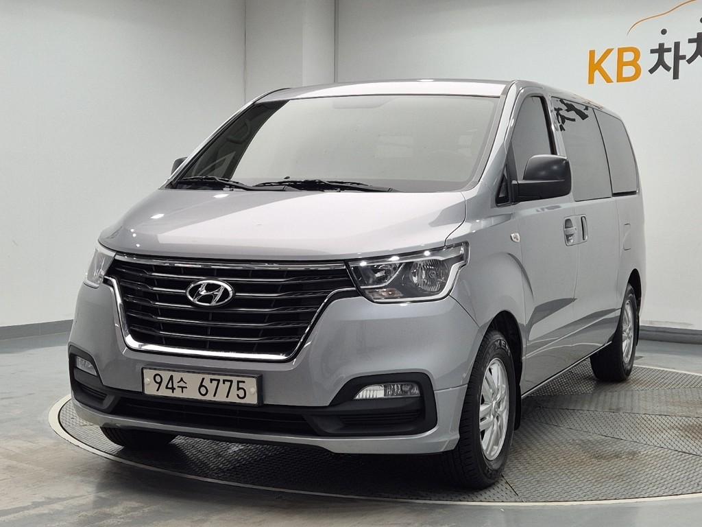 HYUNDAI The New Grand Starex 3-Seater Diesel Van