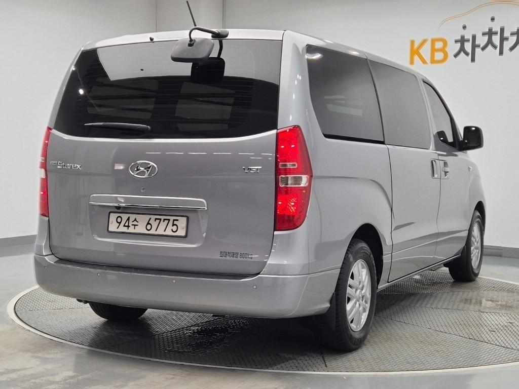 HYUNDAI The New Grand Starex 3-Seater Diesel Van