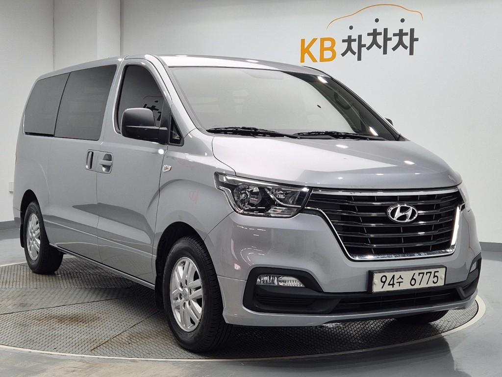 HYUNDAI The New Grand Starex 3-Seater Diesel Van