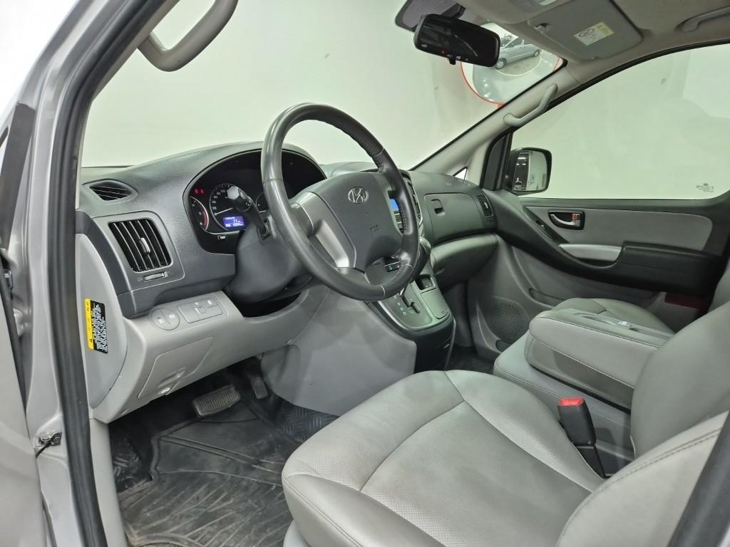 HYUNDAI The New Grand Starex 3-Seater Diesel Van
