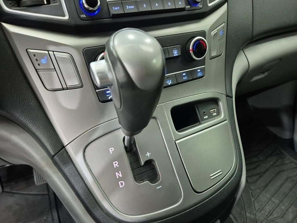 HYUNDAI The New Grand Starex 3-Seater Diesel Van