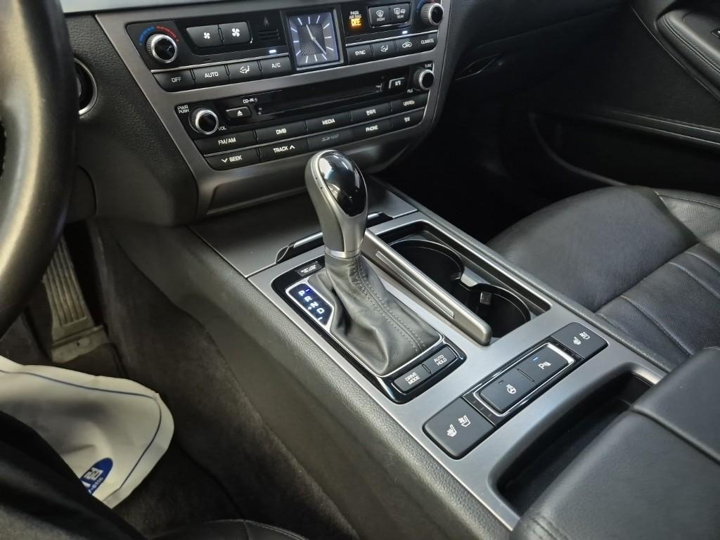 HYUNDAI Genesis DH G330