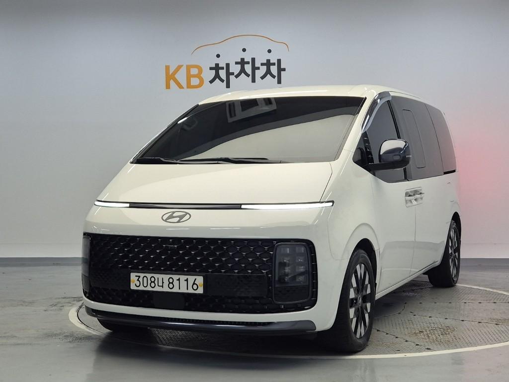 HYUNDAI Staria 3.5 LPG Lounge 7-Seater