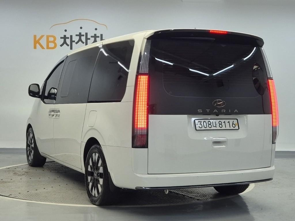 HYUNDAI Staria 3.5 LPG Lounge 7-Seater