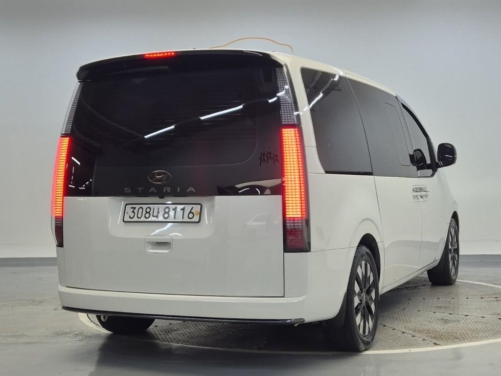 HYUNDAI Staria 3.5 LPG Lounge 7-Seater