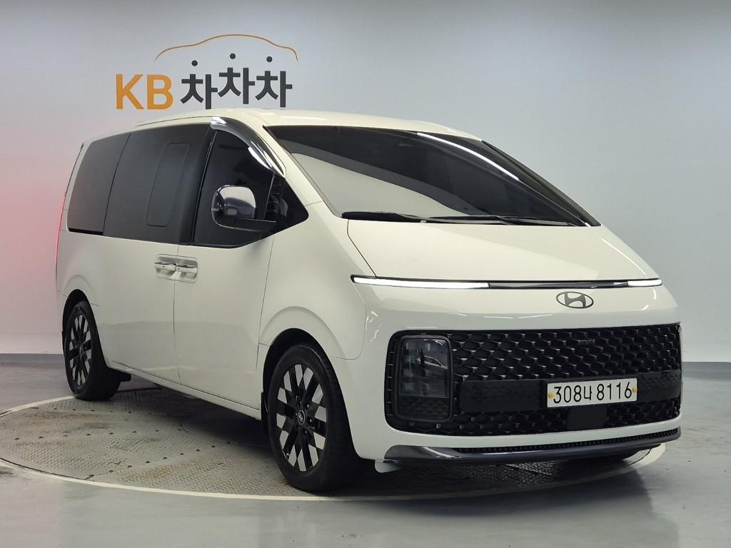 HYUNDAI Staria 3.5 LPG Lounge 7-Seater