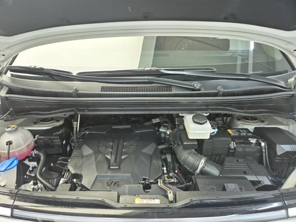 HYUNDAI Staria 3.5 LPG Lounge 7-Seater