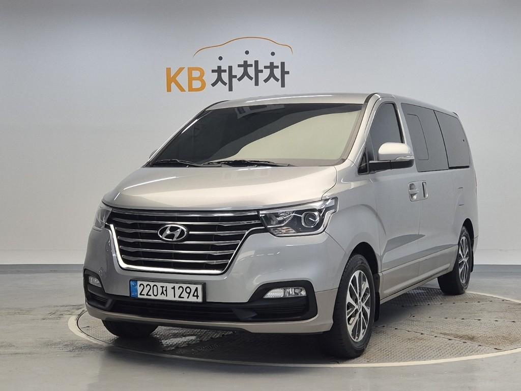 HYUNDAI The New Grand Starex 9-Seater Diesel