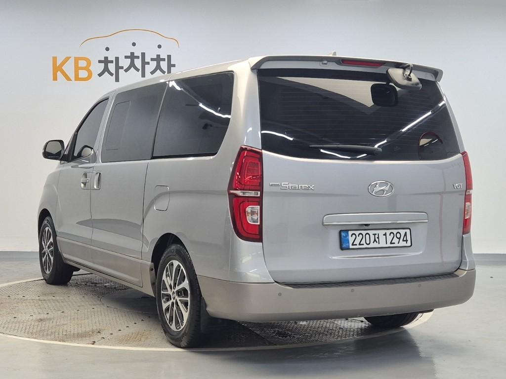 HYUNDAI The New Grand Starex 9-Seater Diesel