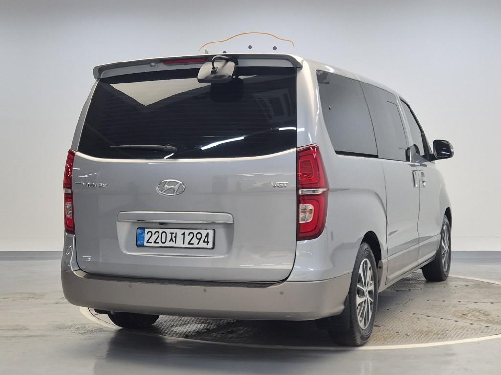 HYUNDAI The New Grand Starex 9-Seater Diesel