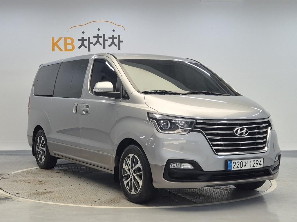 HYUNDAI The New Grand Starex 9-Seater Diesel