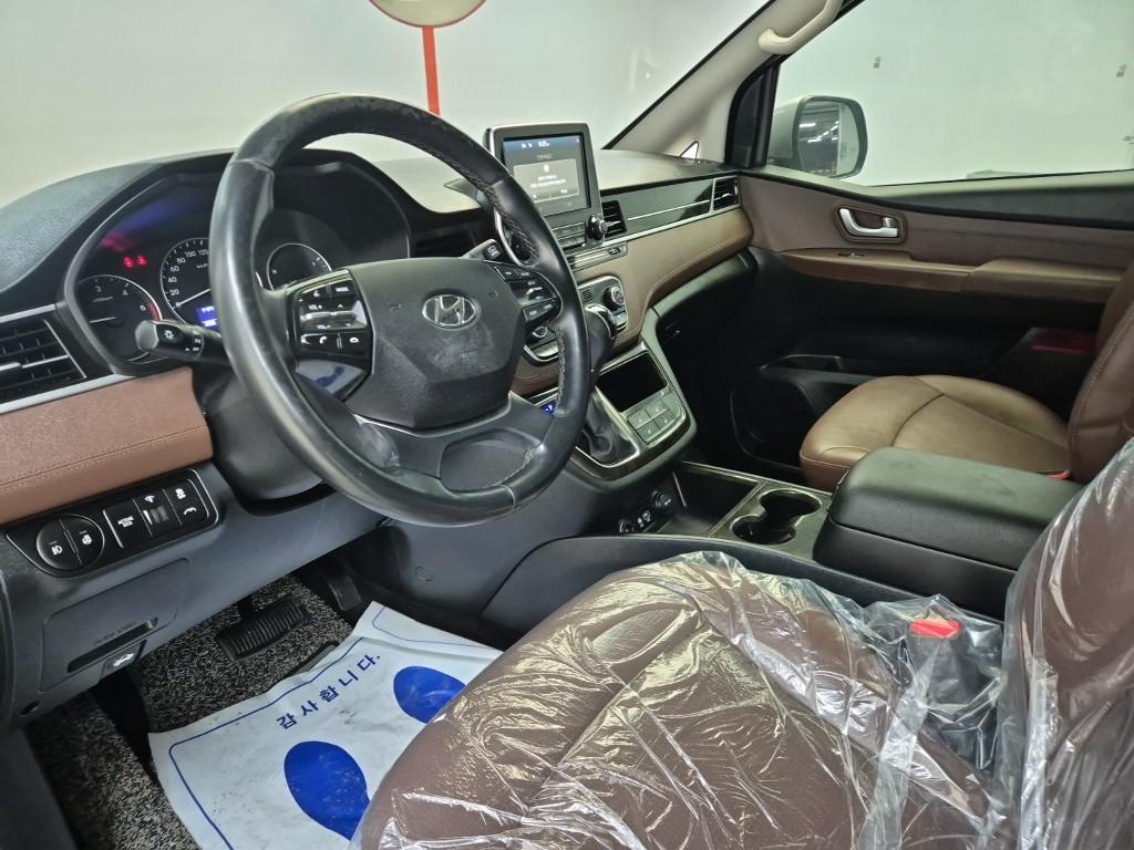 HYUNDAI The New Grand Starex 9-Seater Diesel
