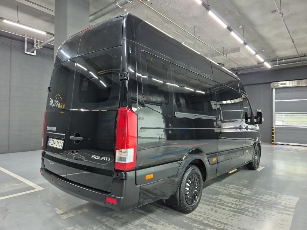 HYUNDAI Solati 15-Seater
