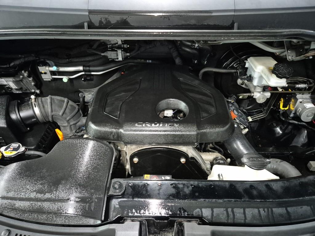 HYUNDAI Solati 15-Seater
