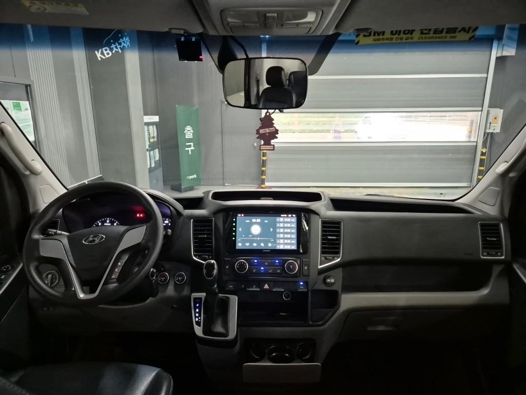 HYUNDAI Solati 15-Seater
