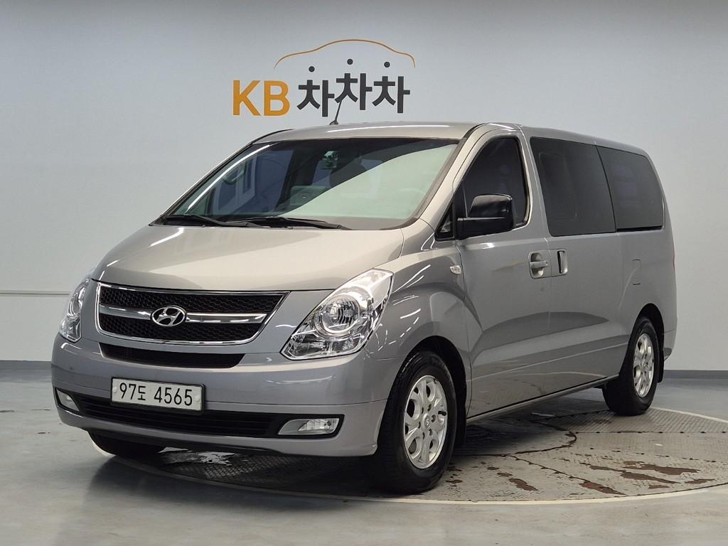 HYUNDAI Grand Starex 5-Seater Diesel Van