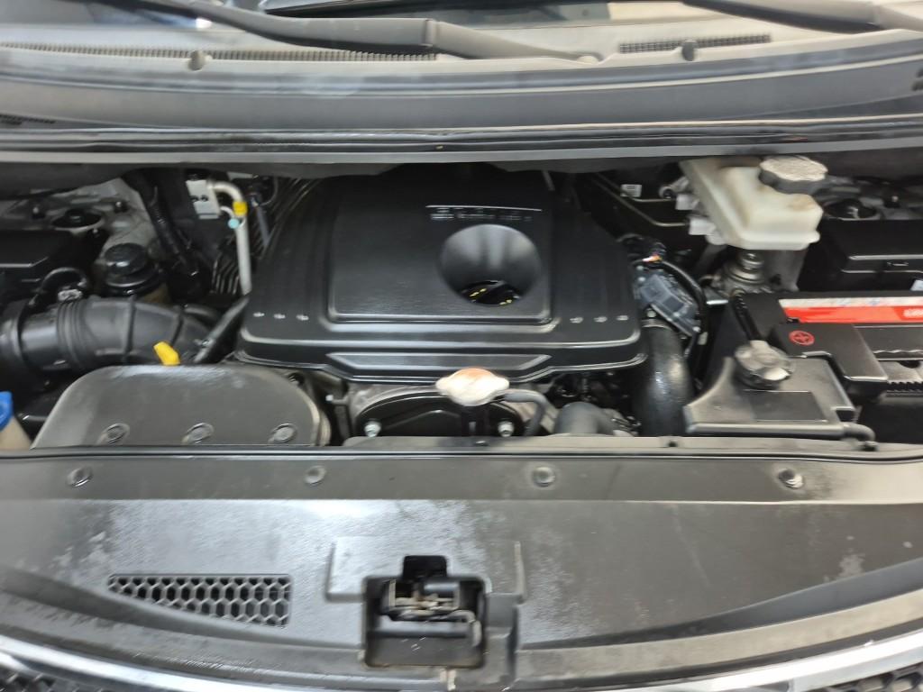 HYUNDAI Grand Starex 5-Seater Diesel Van