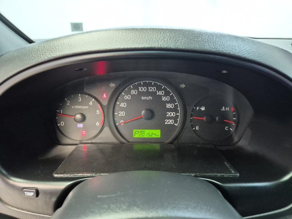 HYUNDAI Grand Starex 5-Seater Diesel Van